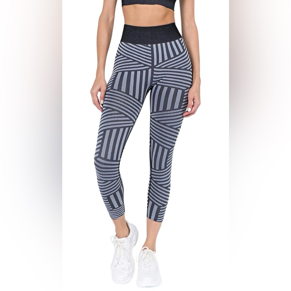 Yelete Black/Gray Geometric 2pc Leggings & Sports Bra SET